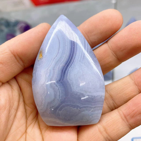 Blue lace agate freeform，450 dollars per kilogram.