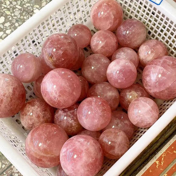 Rose quartz sphere，80 dollars per kilogram.