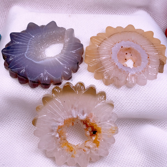 agate flower  USD 21 per set  contains shelf